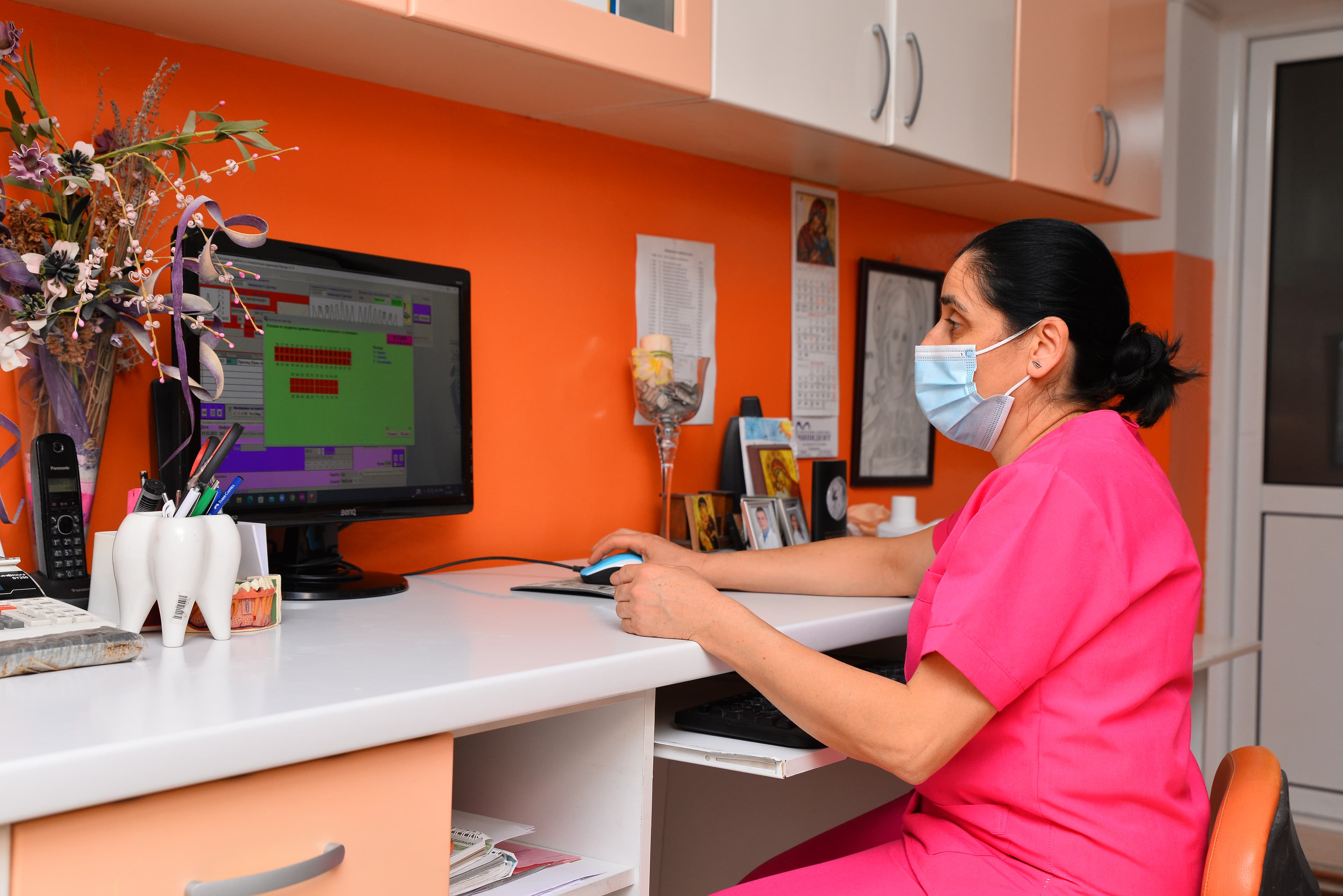 Модерна стоматолошка ординација, Стоматолошка ординација Чипидент, Виница, Македонска Каменица, Компјутер. Modern dental practice, Dental clinic Chipident, Vinica, Makedonska Kamenica, Computer.